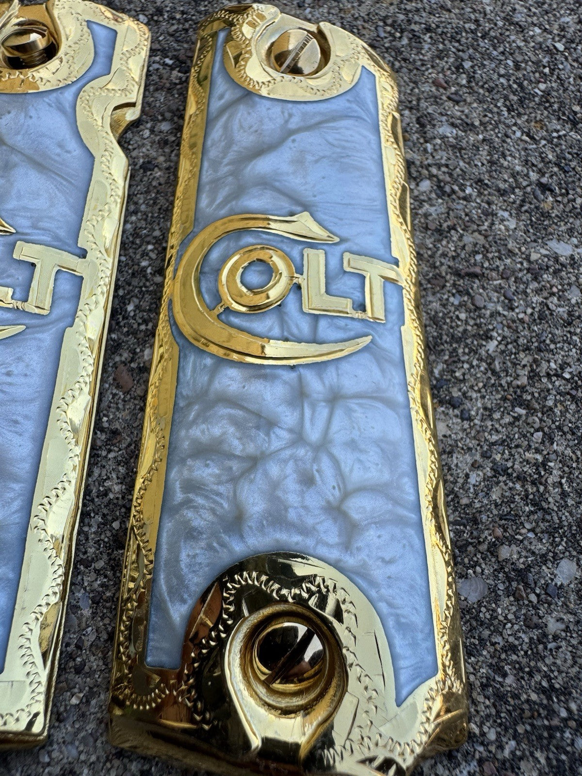 1911 45 38 Super Colt Full Size Gold Gun Pistol Grip Cachas & 24K Screws