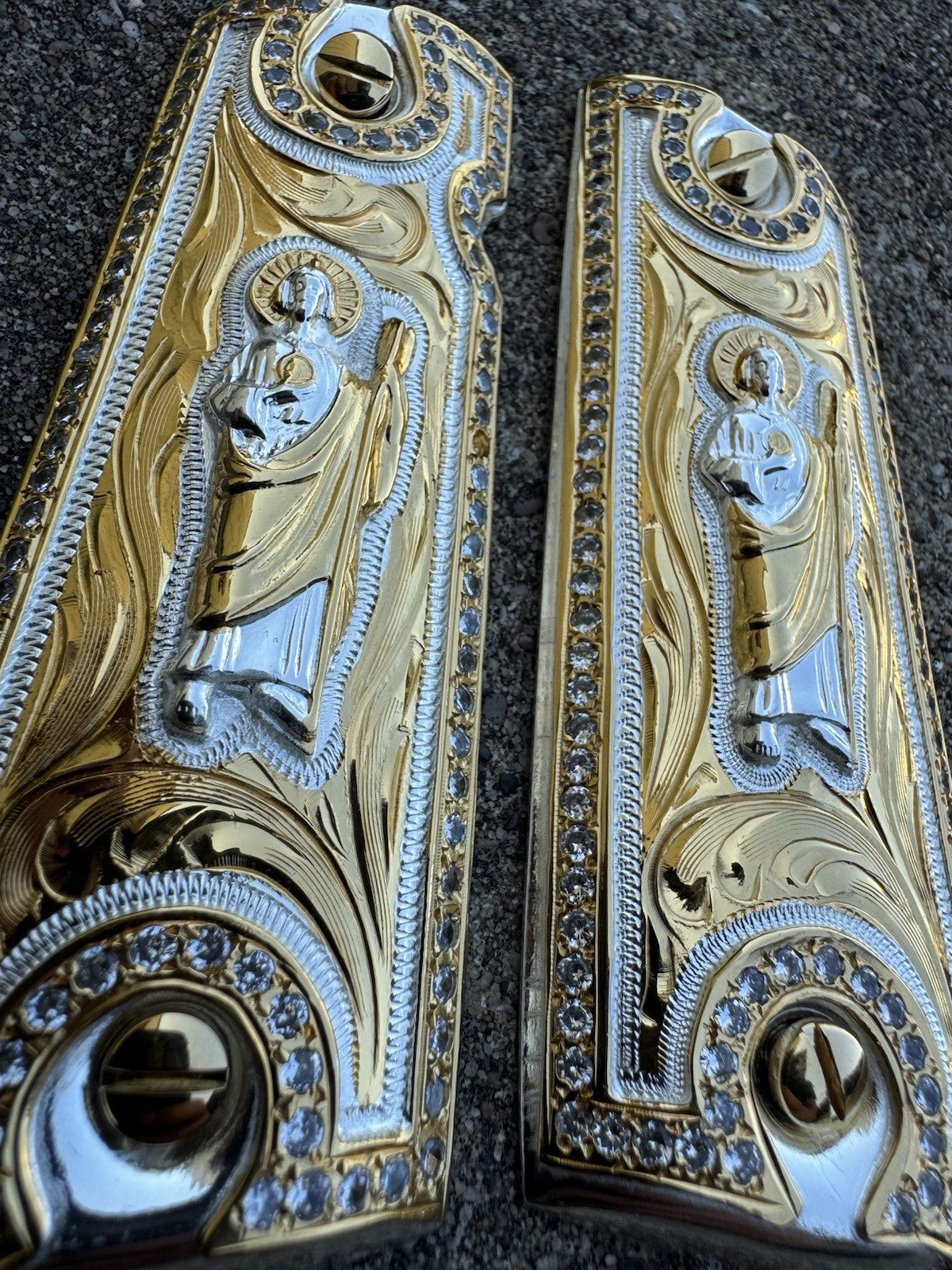 1911 ZIRCONIAS SAN JUDAS 45 38 SUPER COLT GOLD GUN PISTOL GRIP CACHAS & 24KSCREW