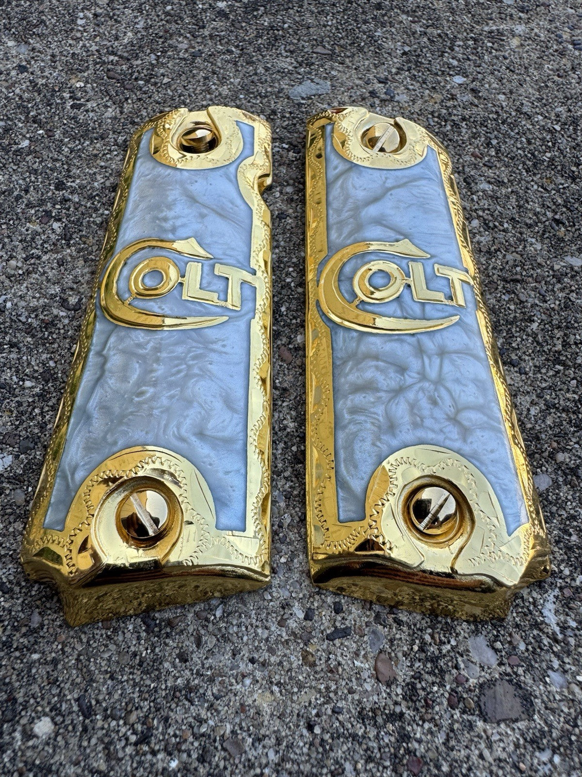1911 45 38 Super Colt Full Size Gold Gun Pistol Grip Cachas & 24K Screws