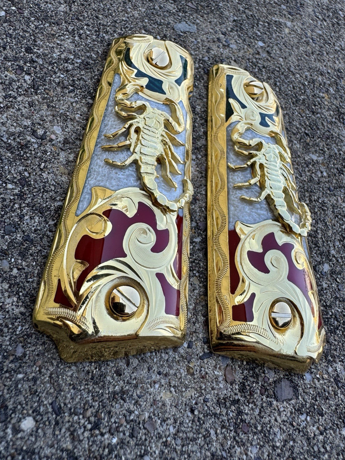 1911 45 38 Super Scorpion Full Size Gold Gun Pistol Grip Cachas & 24K Screws