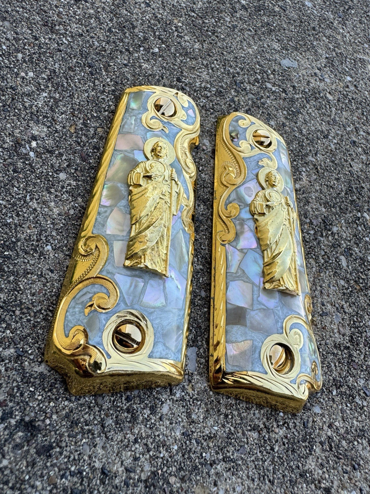 1911 45 38 Super San Judas Full Size Gold Gun Pistol Grip Cachas & 24K Screws