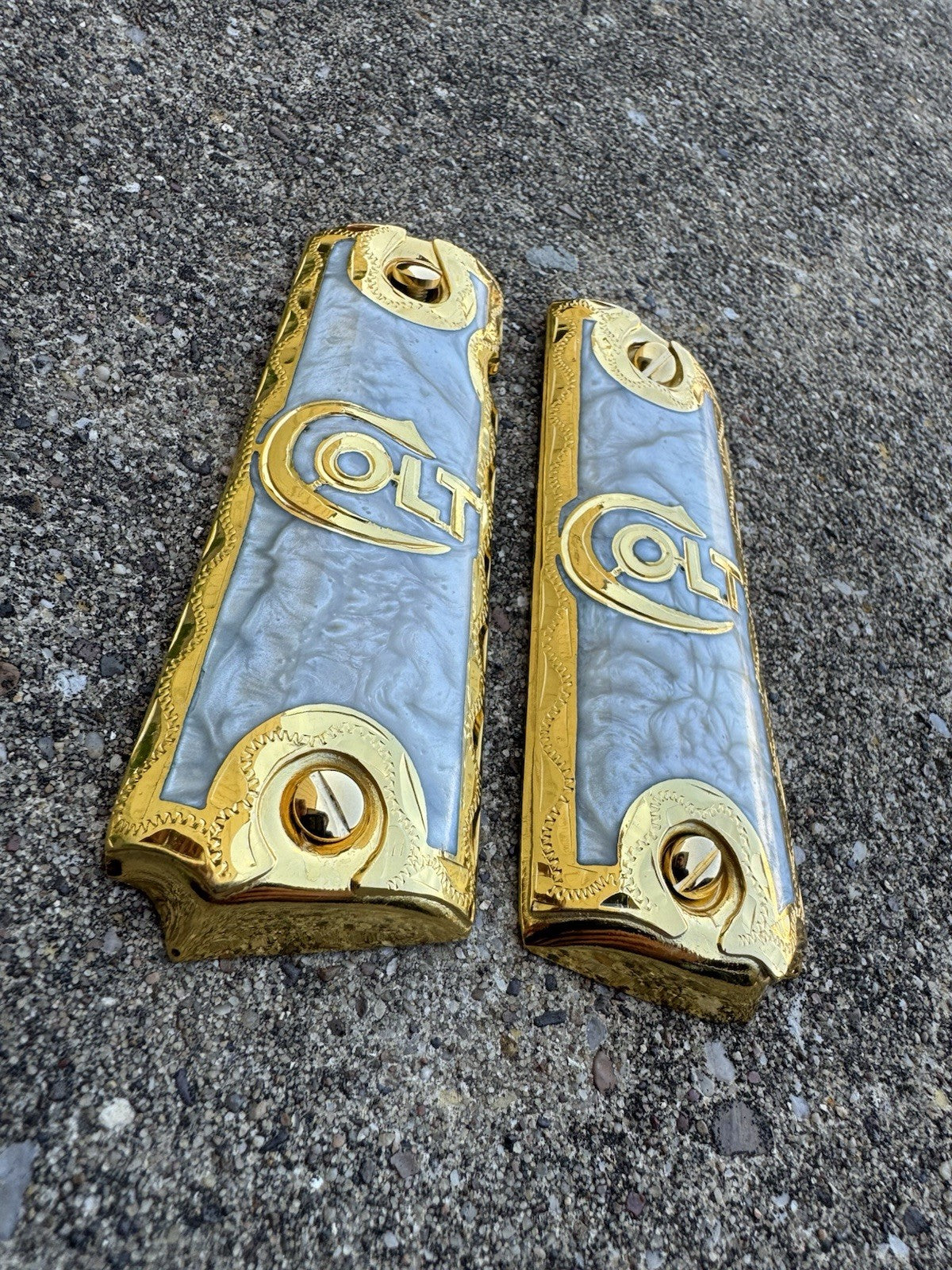 1911 45 38 Super Colt Full Size Gold Gun Pistol Grip Cachas & 24K Screws