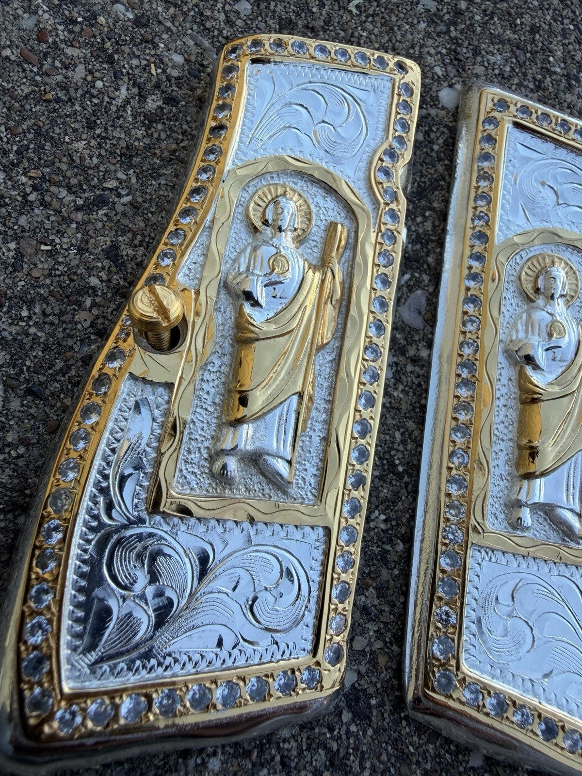 Browning Hi-Power 9mm San Judas Gold Gun Pistol Grip Cachas & 2 24K Screws