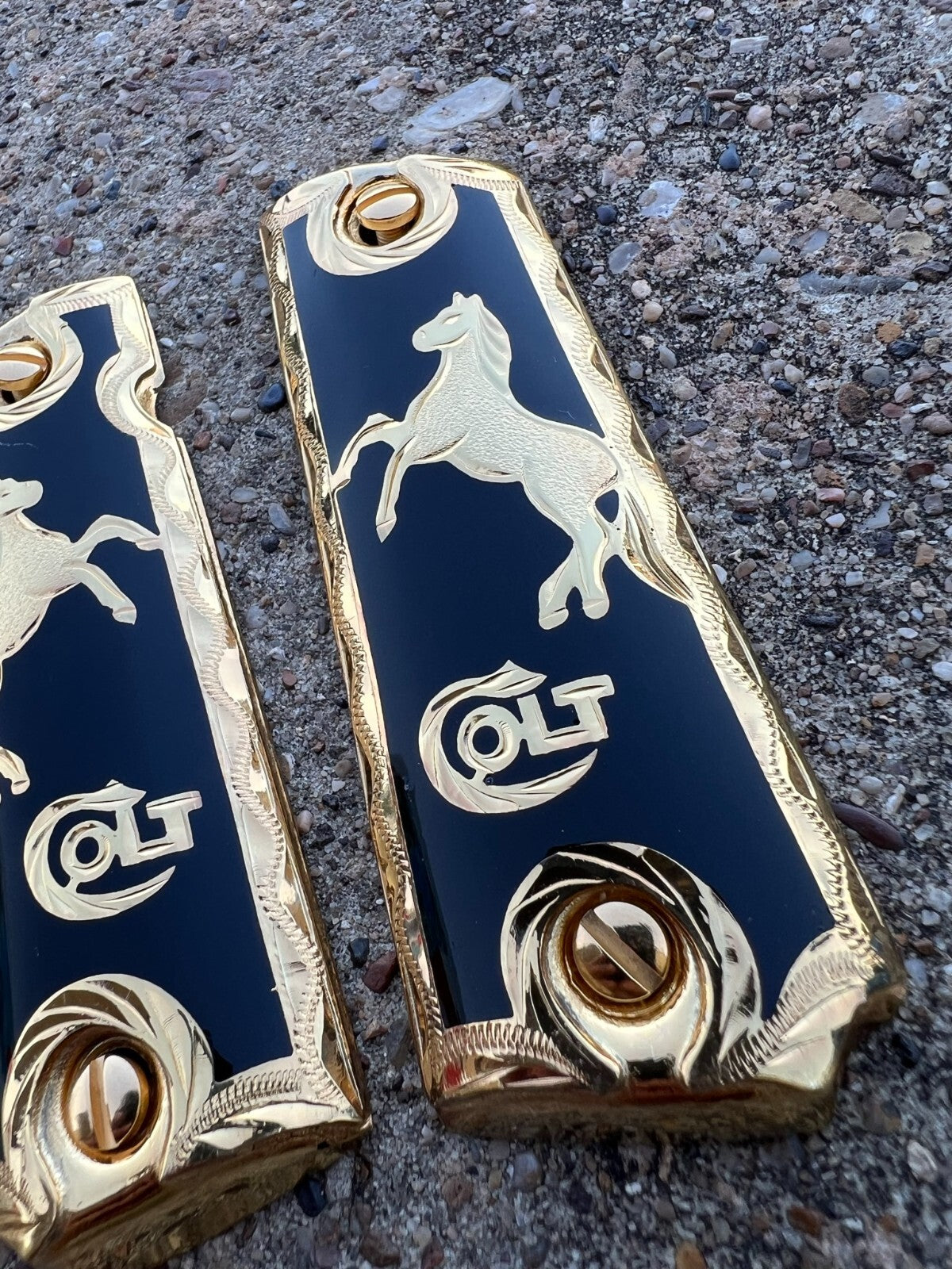 1911 45 38 SUPER COLT GOLD GUN PISTOL GRIP CACHAS CHAPEADO DE ORO 24K SCREWS