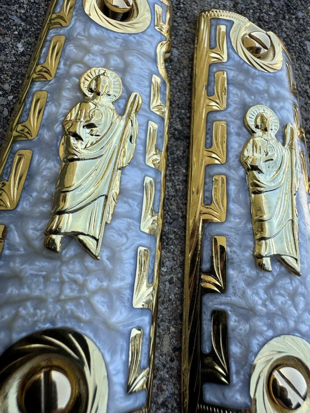 1911 45 38 Super San Judas Full Size Gold Gun Pistol Grip Cachas & 24K Screws