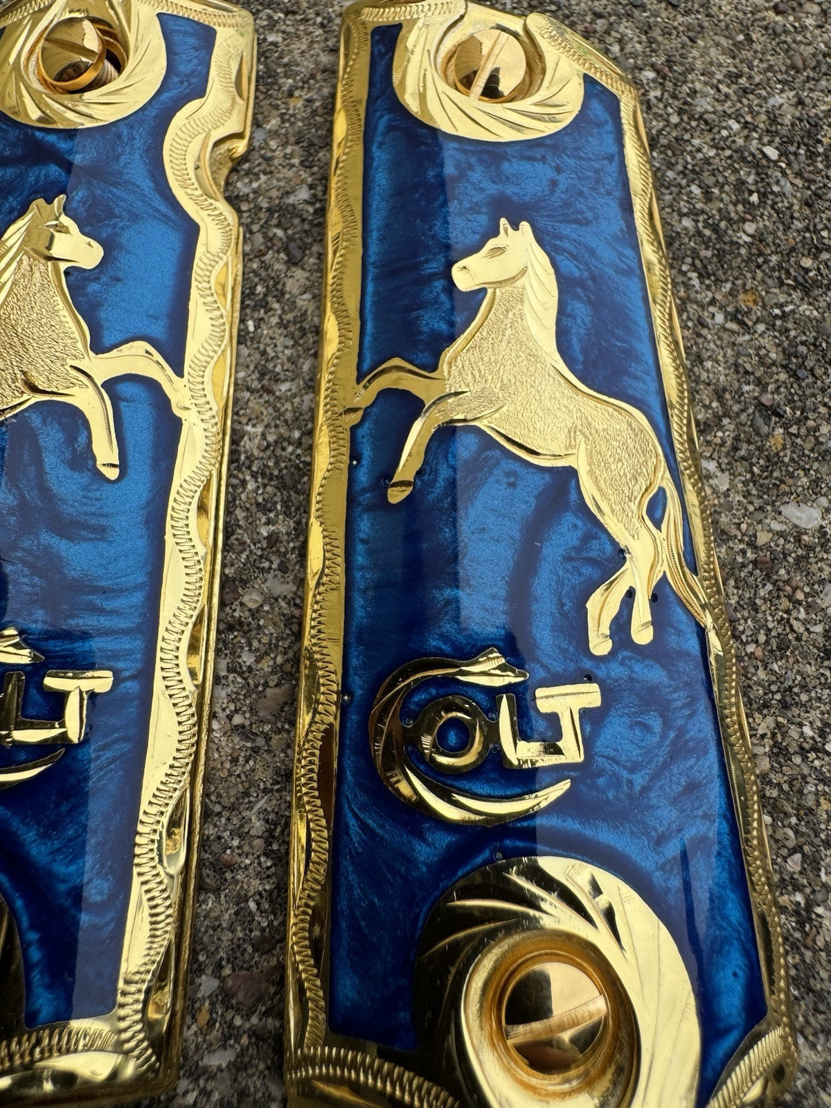 1911 45 38 Super Full Size Blue Horse Gold Gun Pistol Grip Cachas & 24K Screws