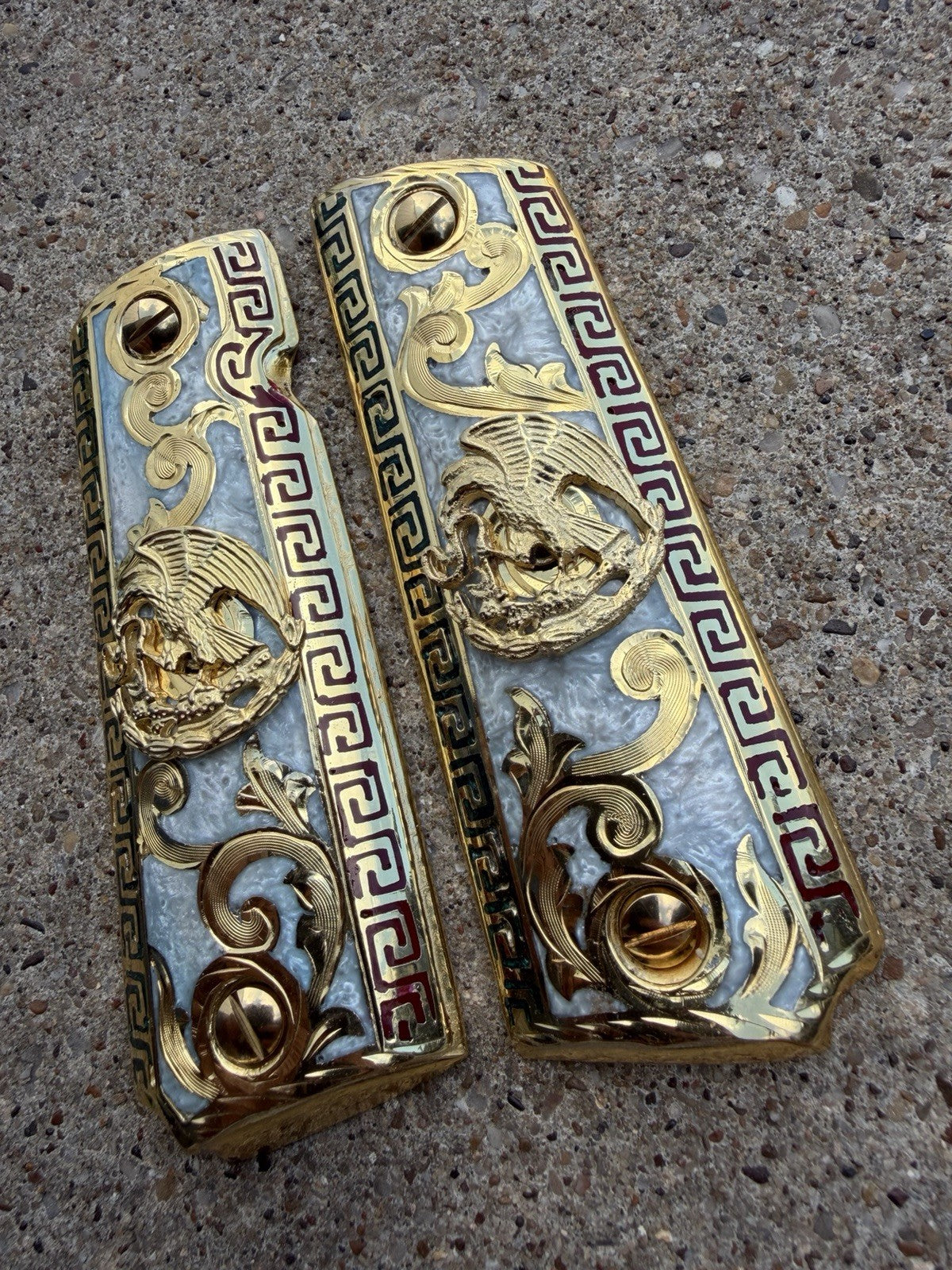 1911 45 38 Super Full Size Mexican Eagle Gold Gun Pistol Grip Cachas & 24K Screw
