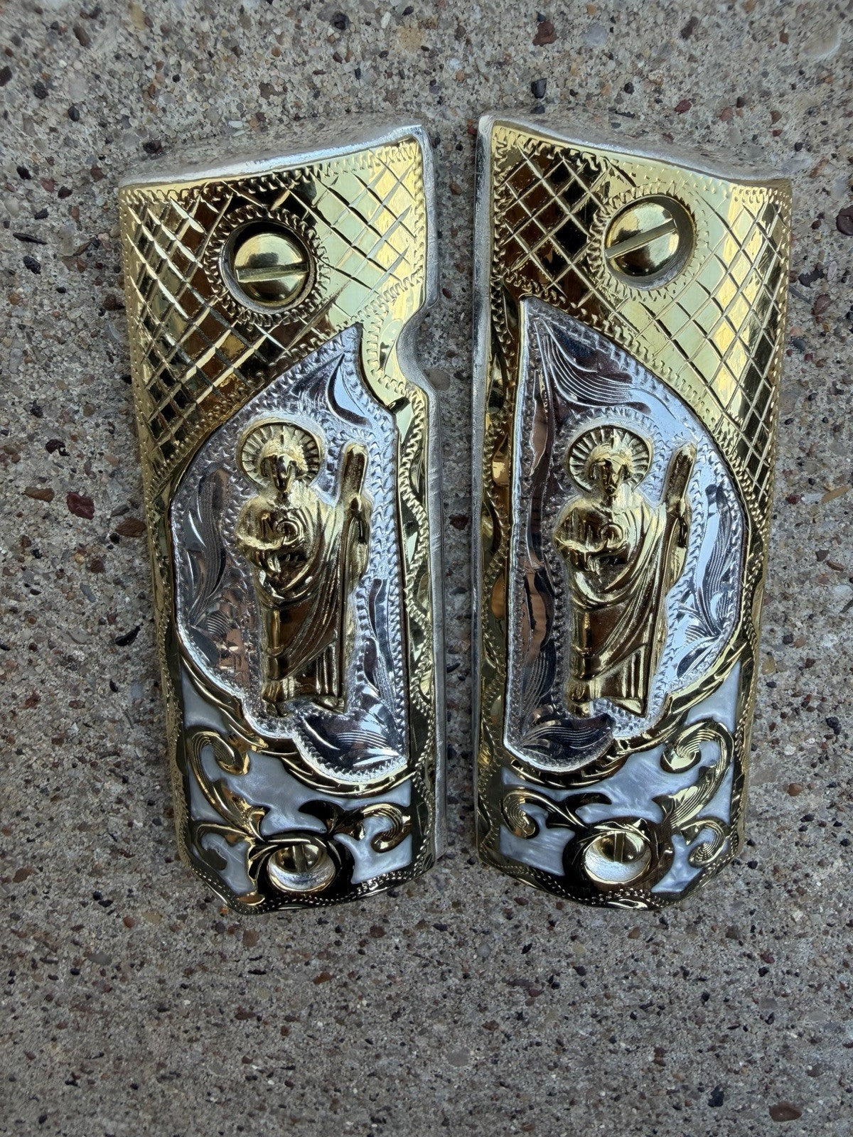 1911 45 38 Super Full Size San Judas Gold Gun Pistol Grip Cachas & 24K Screws