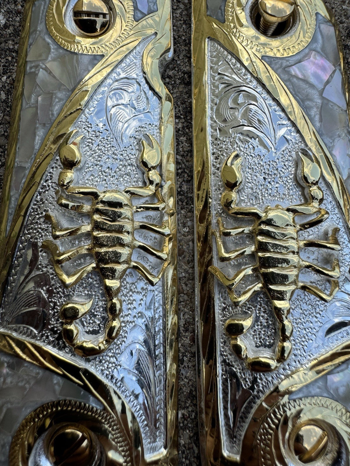 1911 45 38 Super Full Size Scorpion Gold Gun Pistol Grip Cachas & 24K Screws