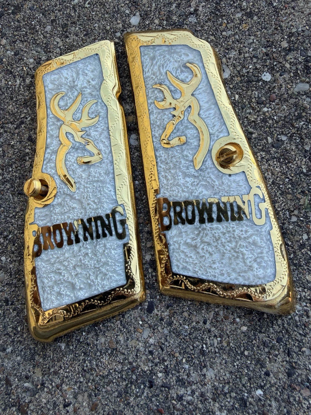 Browning Hi-Power 9mm Gold Gun Pistol Grip Cachas & 2 24K Screws