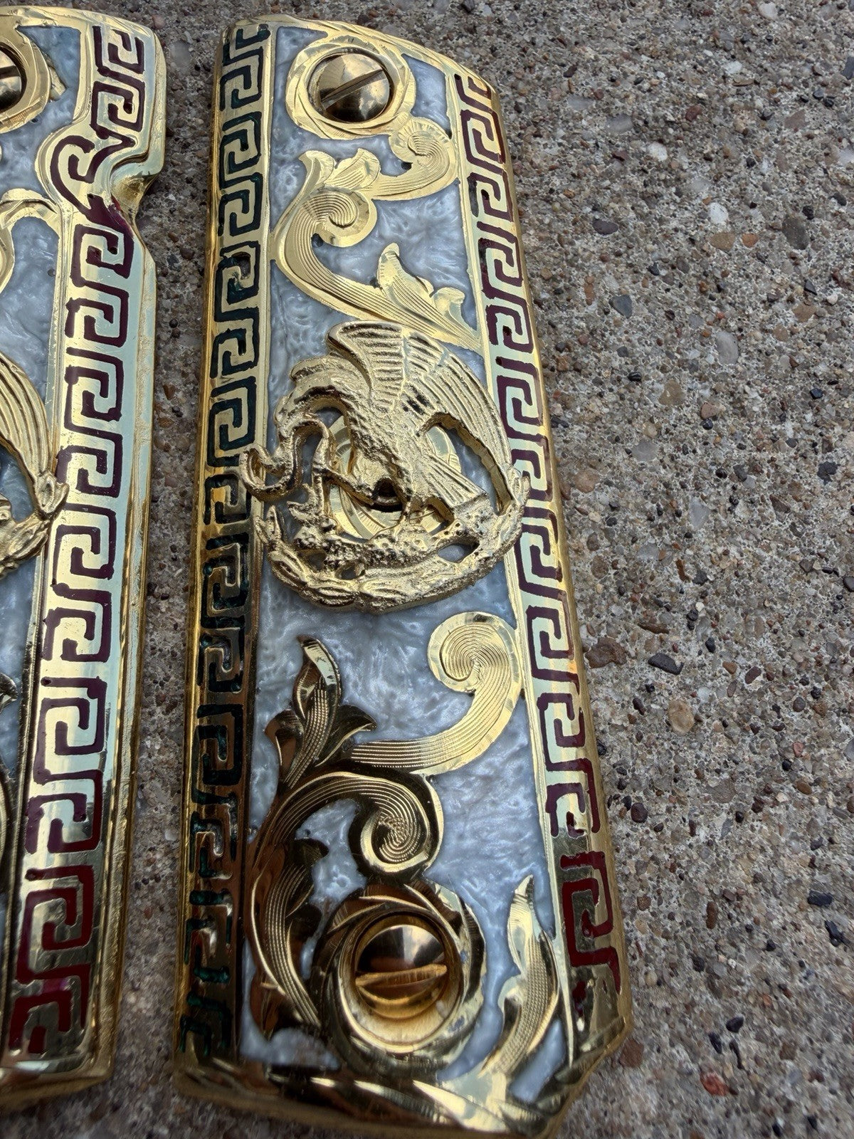 1911 45 38 Super Full Size Mexican Eagle Gold Gun Pistol Grip Cachas & 24K Screw
