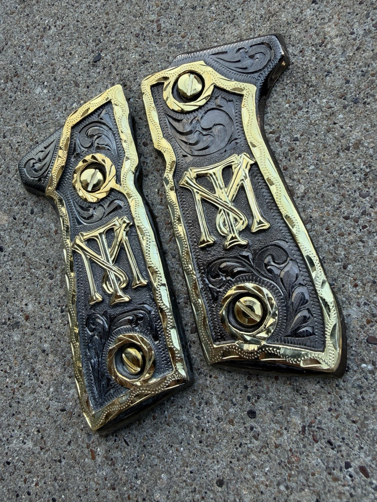 Beretta 92FS Cachas Scarface Gold Plated Pistol Custom Grips & Gold Screws