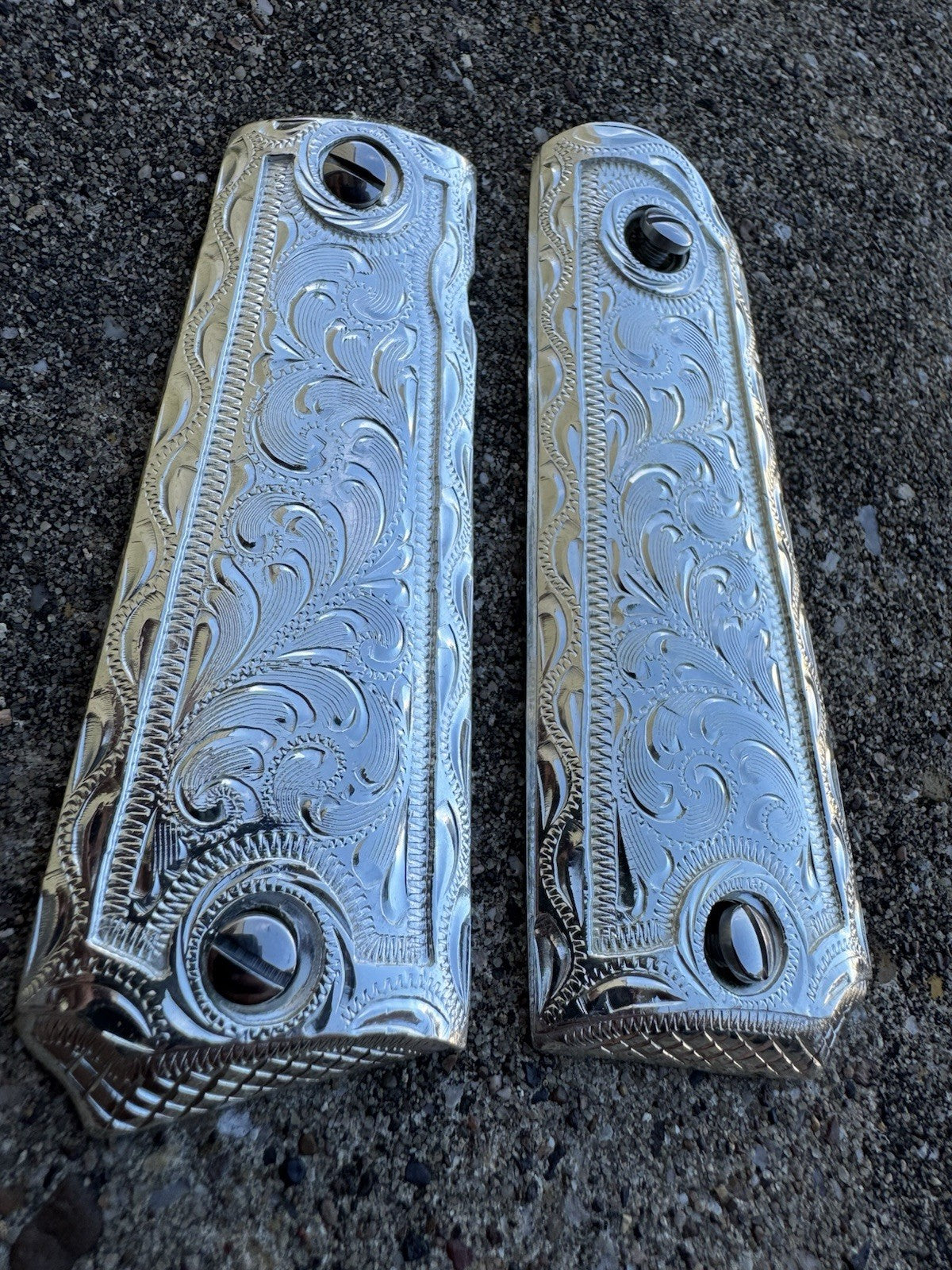 1911 45 38 Super Full Size Gun Pistol Grip Cachas & Polished Screws
