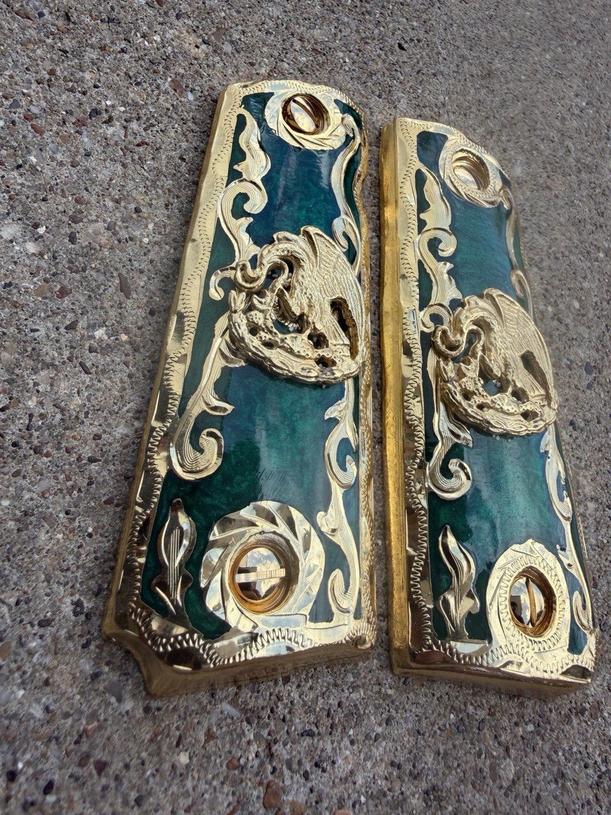 1911 45 38 Super Full Size Mexican Eagle Gold Gun Pistol Grip Cachas & 24K Screw