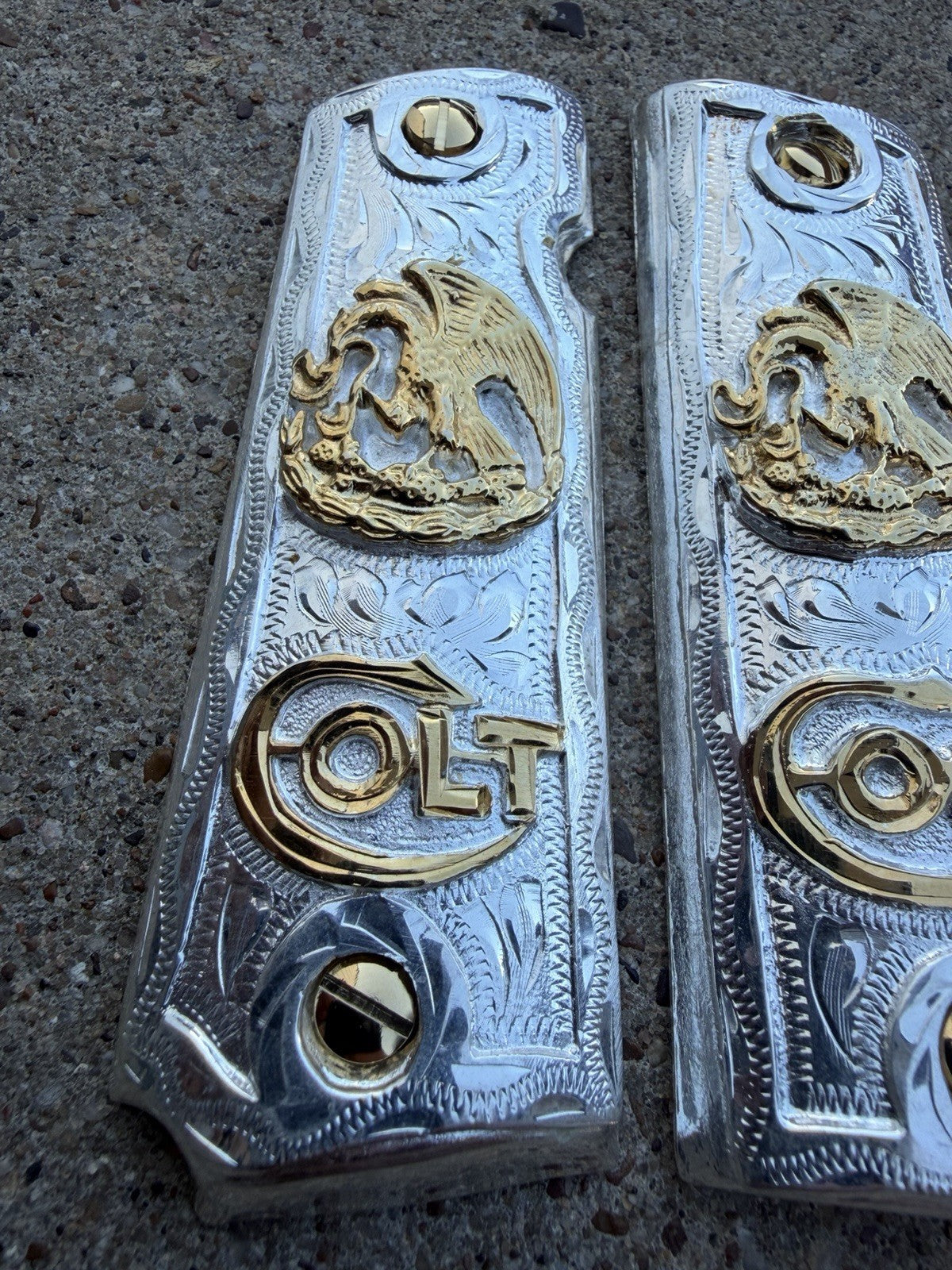 1911 45 38 Super Full Size Mexican Eagle Gold Gun Pistol Grip Cachas & 24K Screw
