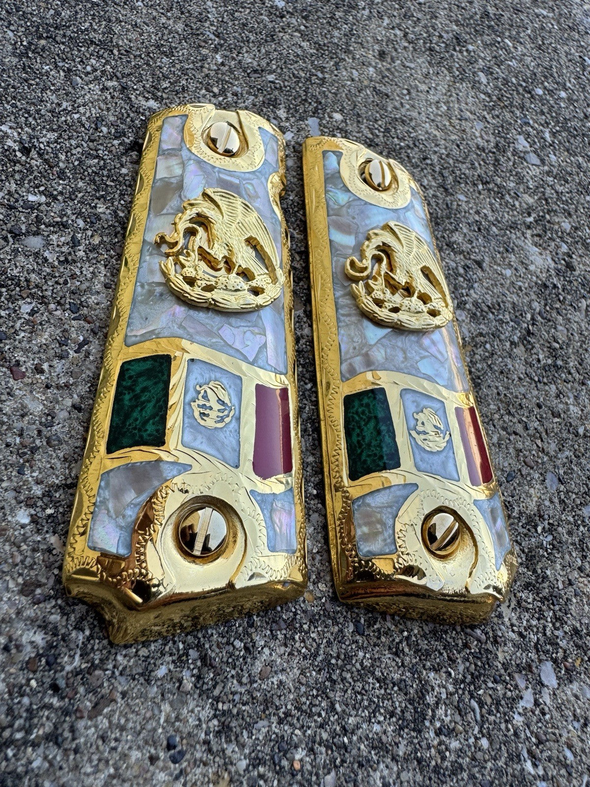 1911 45 38 Super Full Size Mexican Eagle Gold Gun Pistol Grip Cachas & 24K Screw
