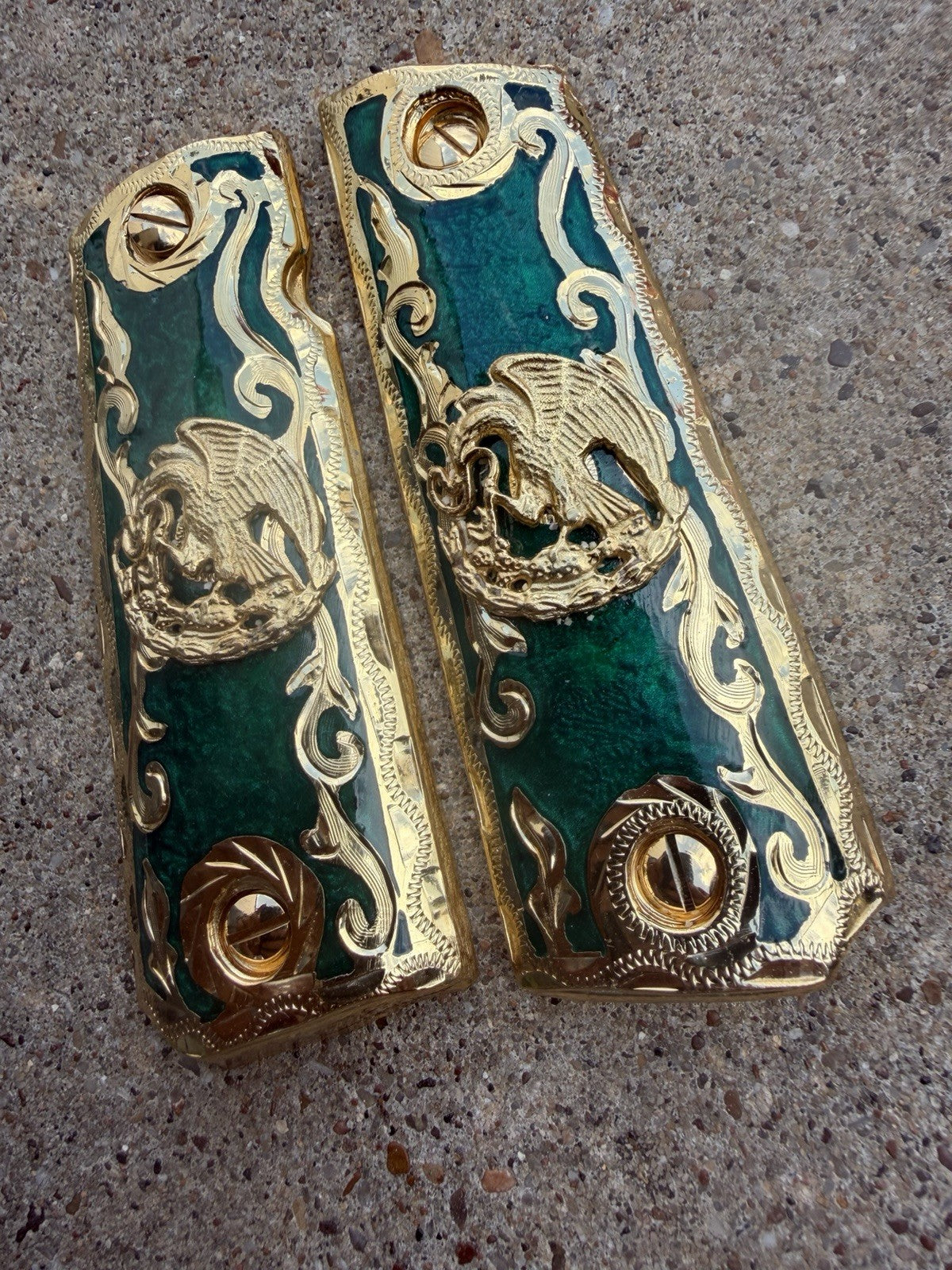 1911 45 38 Super Full Size Mexican Eagle Gold Gun Pistol Grip Cachas & 24K Screw