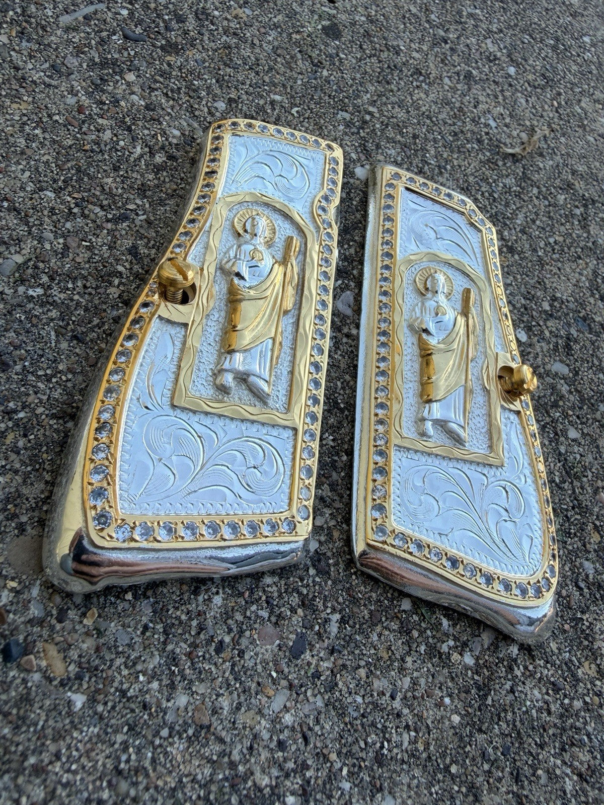 Browning Hi-Power 9mm San Judas Gold Gun Pistol Grip Cachas & 2 24K Screws