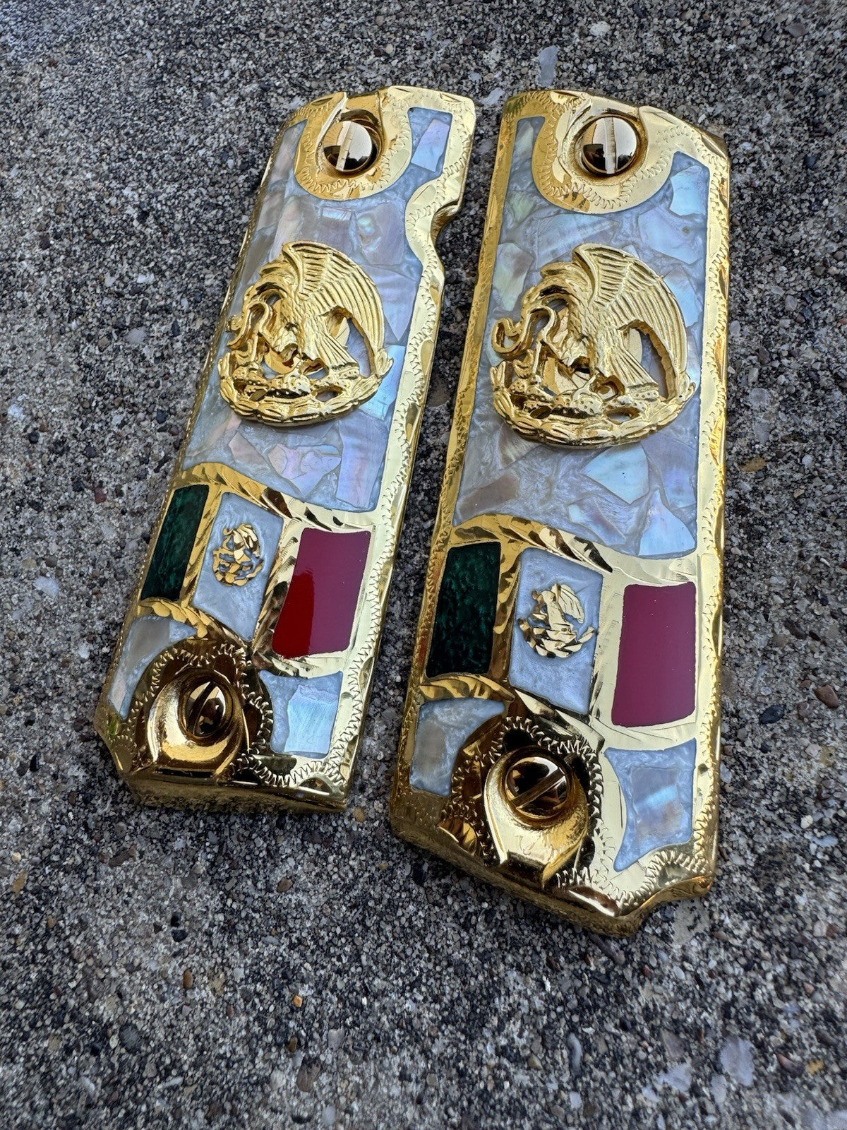 1911 45 38 Super Full Size Mexican Eagle Gold Gun Pistol Grip Cachas & 24K Screw