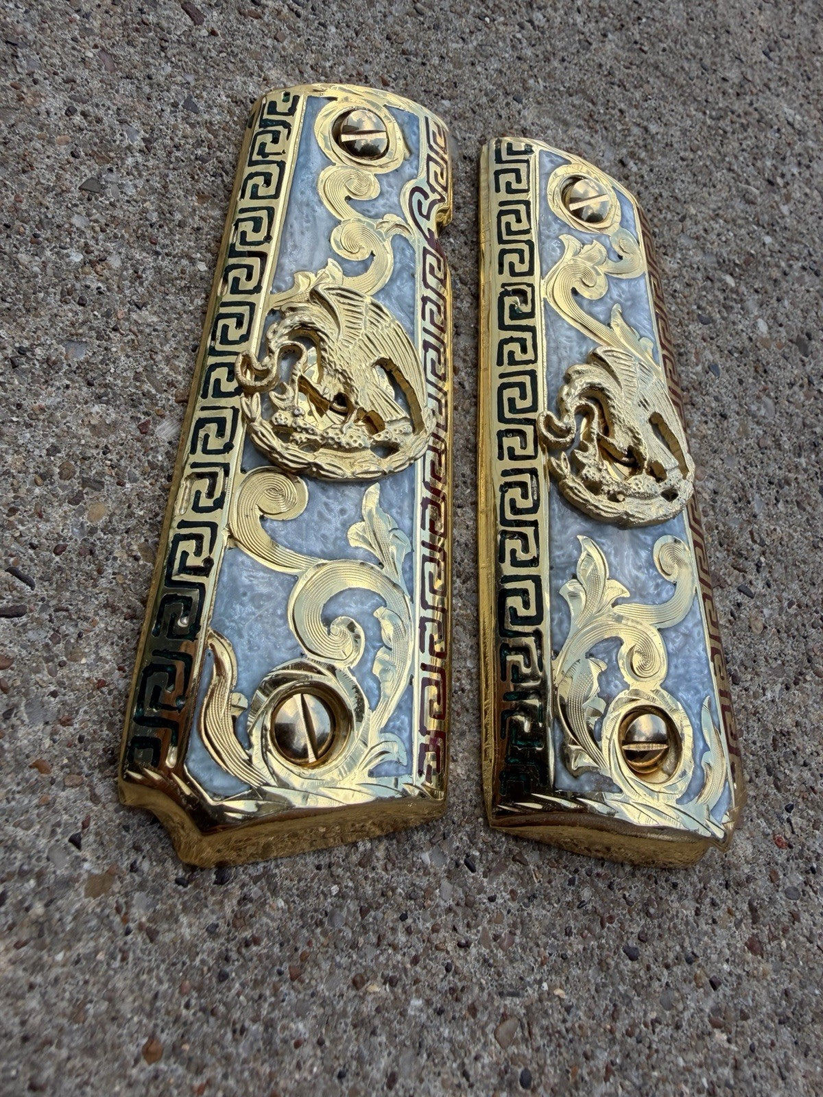 1911 45 38 Super Full Size Mexican Eagle Gold Gun Pistol Grip Cachas & 24K Screw