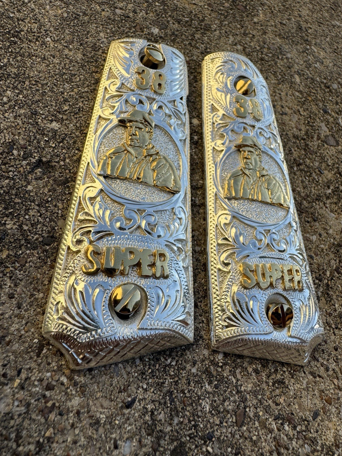1911 45 38 Super Full Size Chapo Gold Gun Pistol Grip Cachas & 24K Screws
