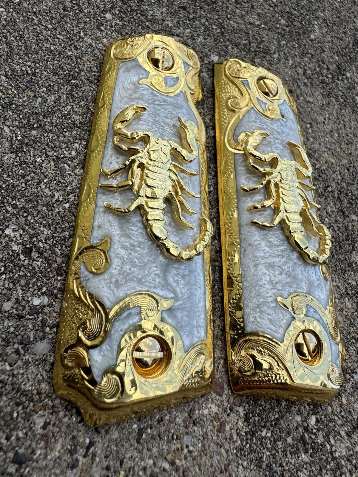 1911 45 38 Super Full Size Scorpion Gold Gun Pistol Grip Cachas & 24K Screws