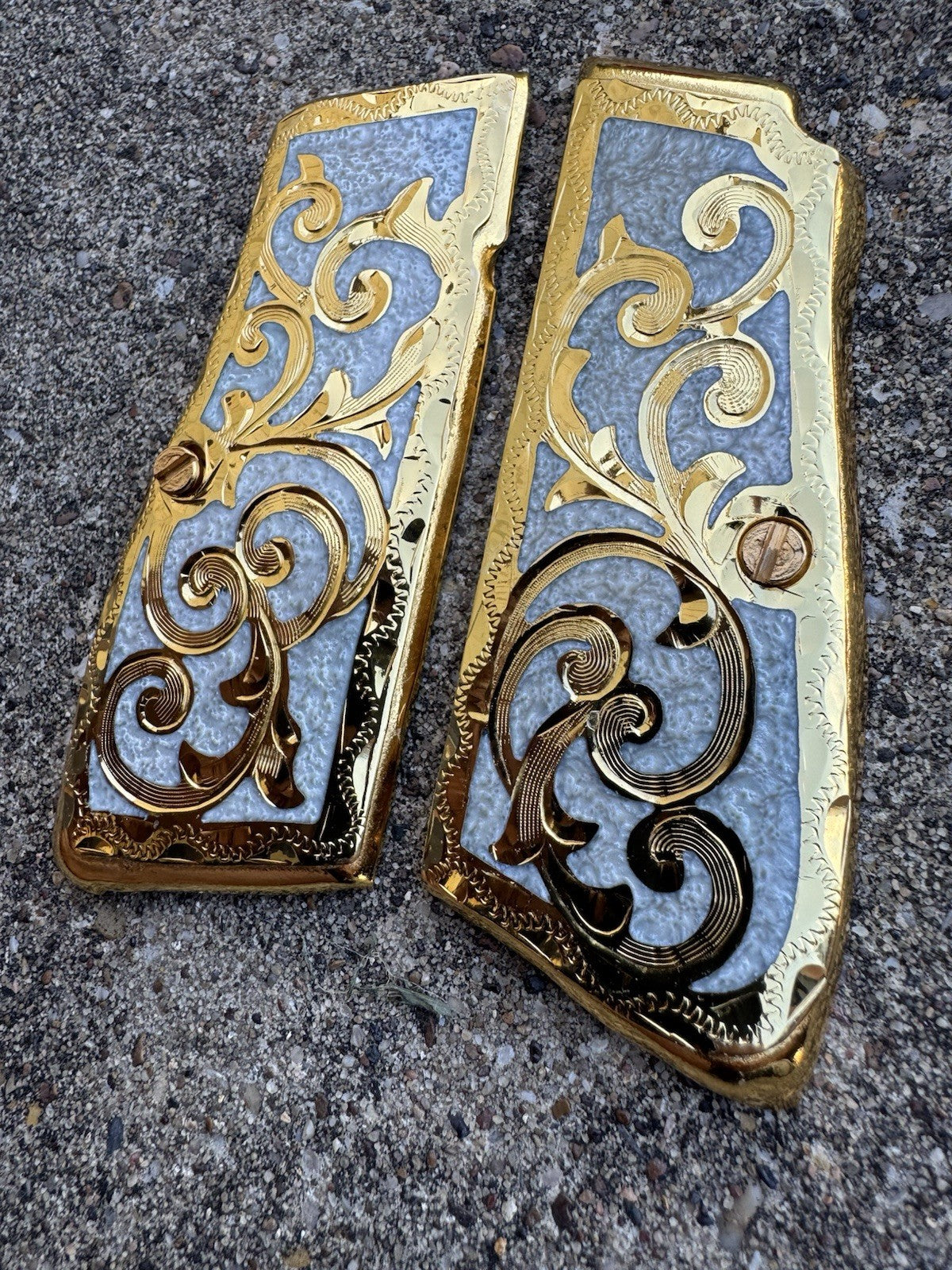 Browning Hi-Power 9mm Gold Gun Pistol Grip Cachas & 24k Screws