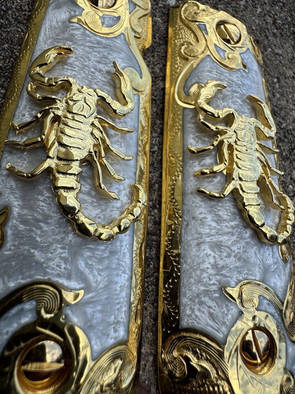 1911 45 38 Super Full Size Scorpion Gold Gun Pistol Grip Cachas & 24K Screws