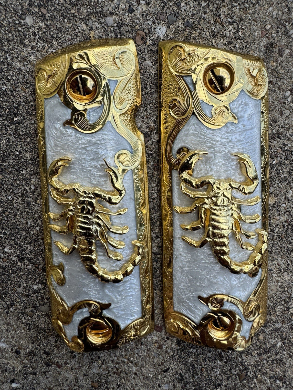 1911 45 38 Super Full Size Scorpion Gold Gun Pistol Grip Cachas & 24K Screws