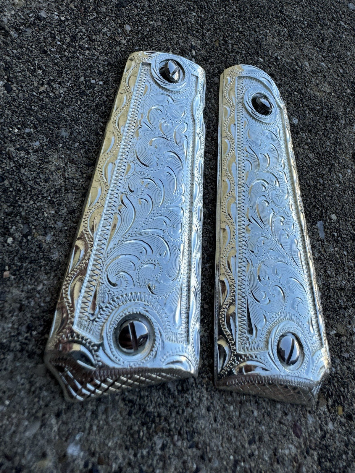 1911 45 38 Super Full Size Gun Pistol Grip Cachas & Polished Screws