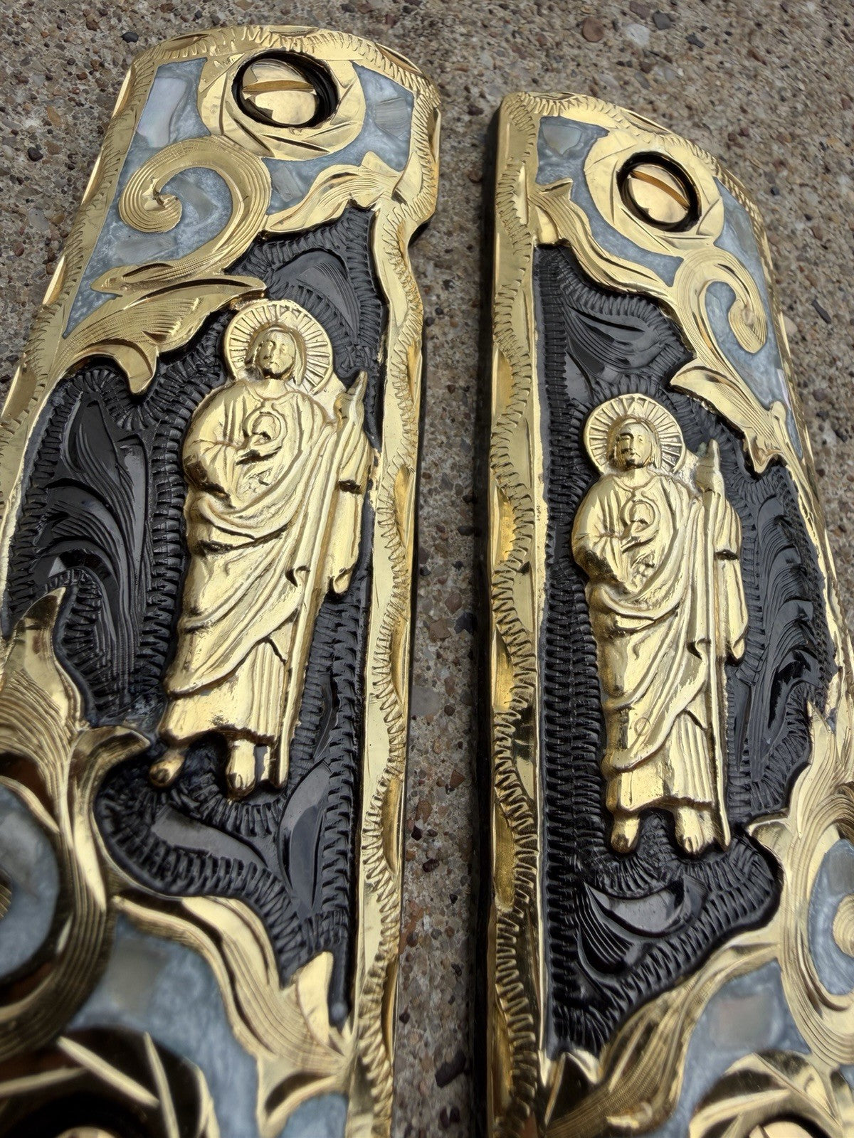 1911 45 38 Super Full Size San Judas Gold Gun Pistol Grip Cachas & 24K Screws