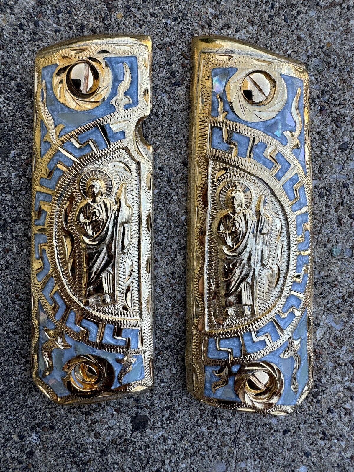 1911 45 38 SUPER SAN JUDAS GOLD GUN PISTOL GRIP CACHAS CHAPEADO & 24K SCREWS