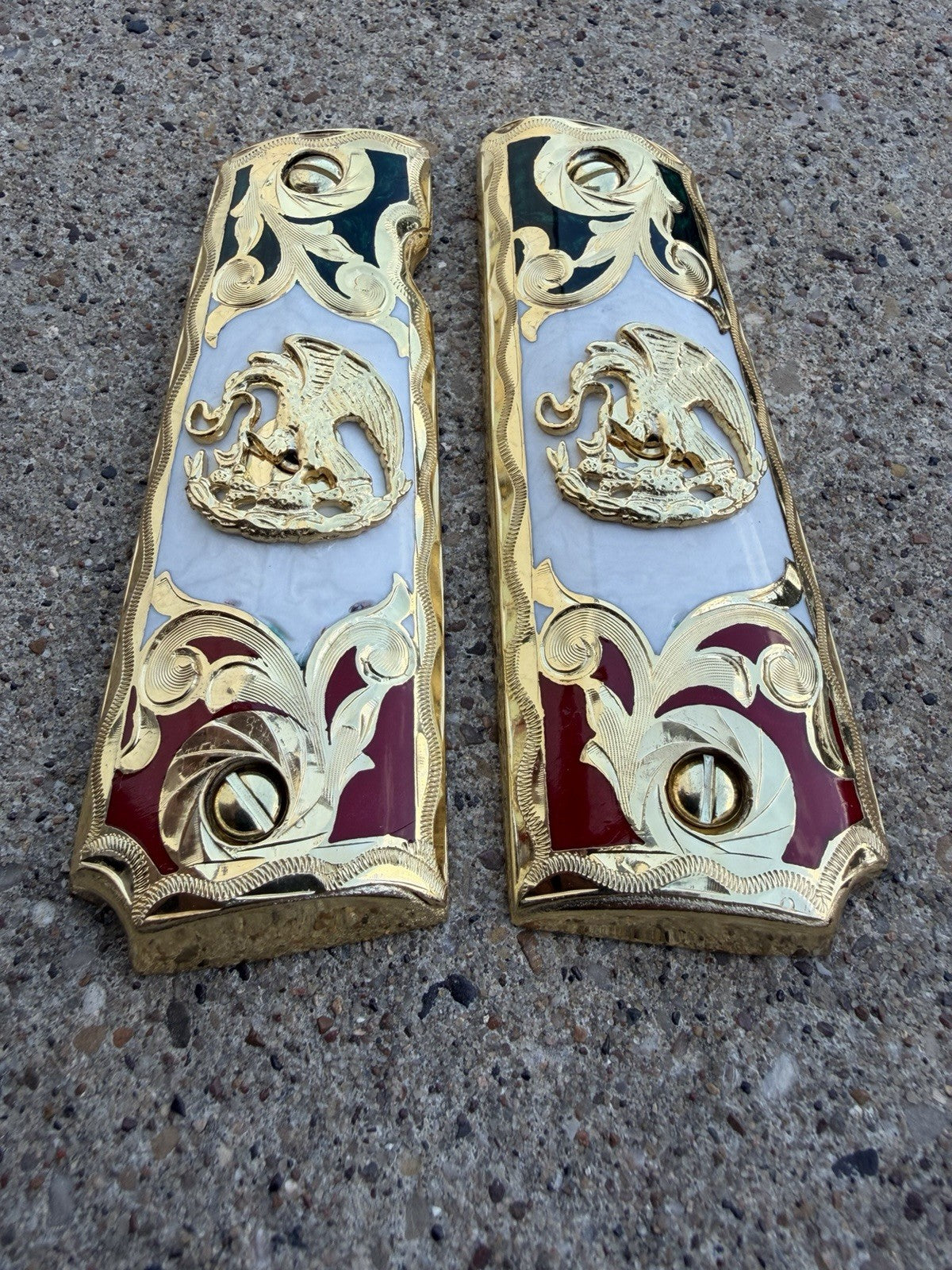 1911 45 38 Super Full Size Mexican Eagle Gold Gun Pistol Grip Cachas & 24K Screw