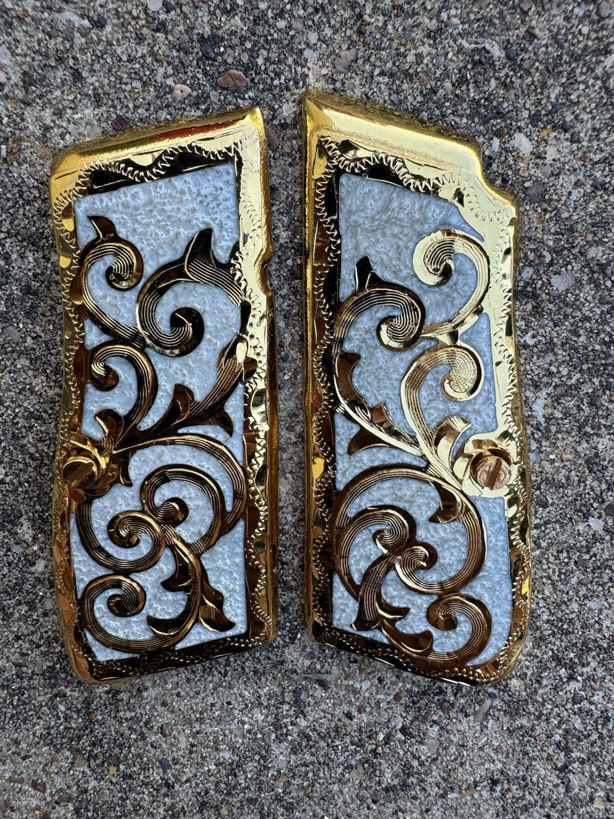 Browning Hi-Power 9mm Gold Gun Pistol Grip Cachas & 24k Screws