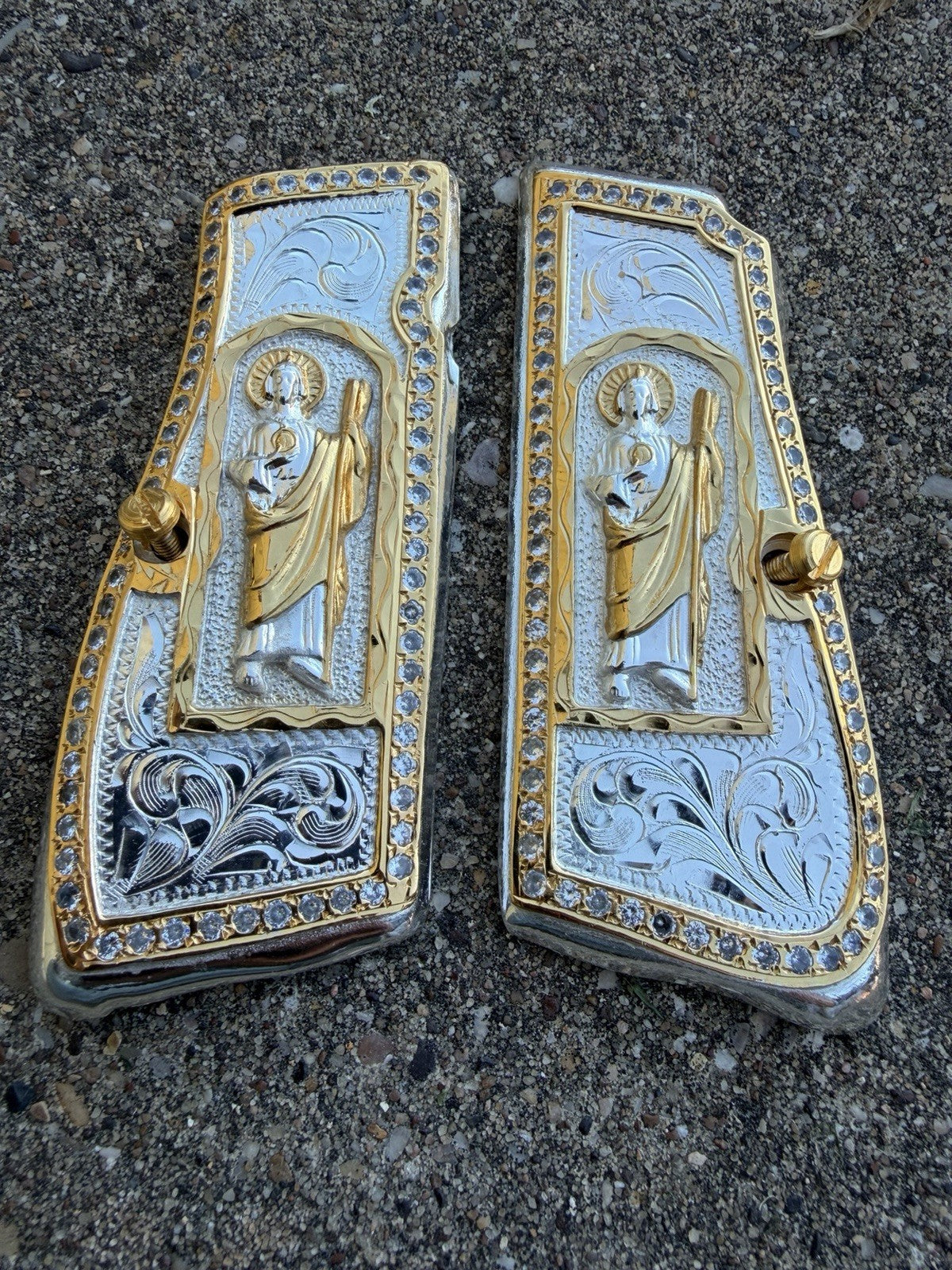 Browning Hi-Power 9mm San Judas Gold Gun Pistol Grip Cachas & 2 24K Screws