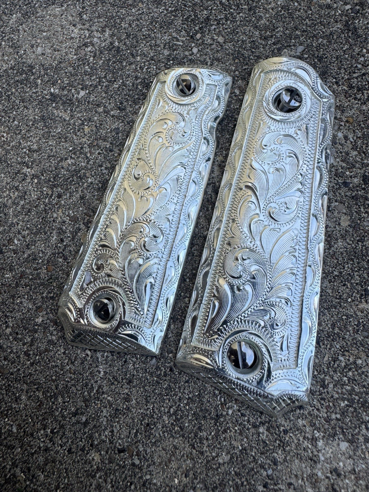 1911 45 38 Super Full Size Gun Pistol Grip Cachas & Polished Screws