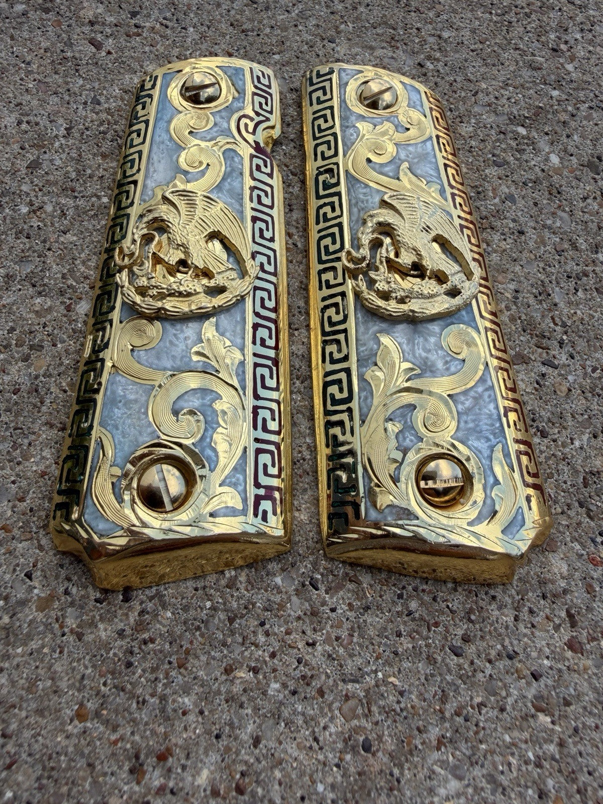 1911 45 38 Super Full Size Mexican Eagle Gold Gun Pistol Grip Cachas & 24K Screw