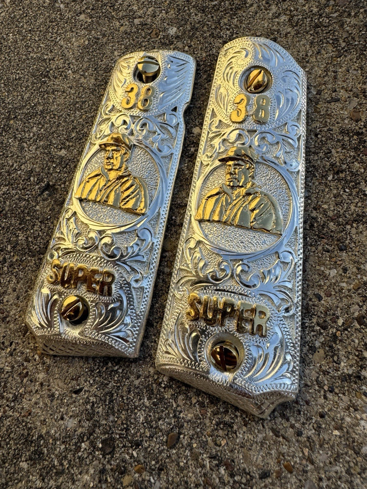 1911 45 38 Super Full Size Chapo Gold Gun Pistol Grip Cachas & 24K Screws