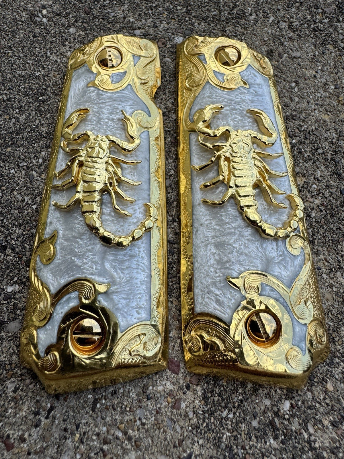 1911 45 38 Super Full Size Scorpion Gold Gun Pistol Grip Cachas & 24K Screws