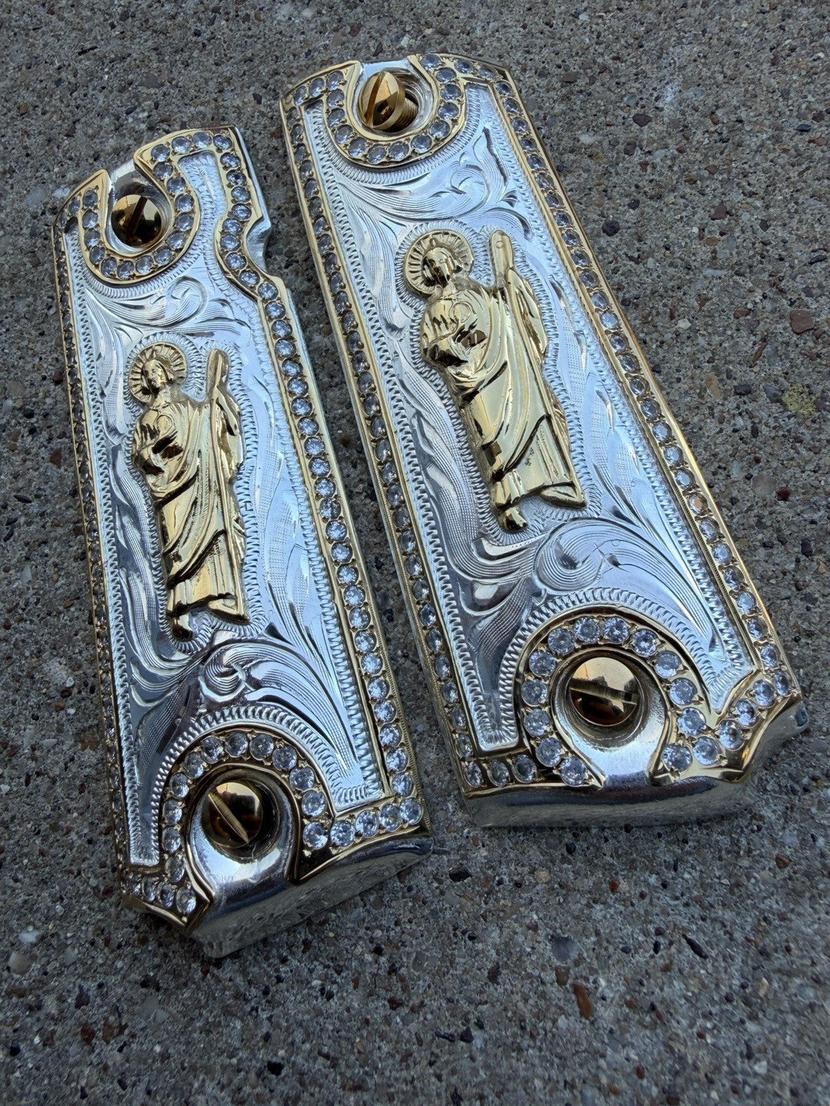 1911 ZIRCONIA 45 38 SUPER SAN JUDAS GOLD GUN PISTOL GRIP CACHAS & 24K SCREWS