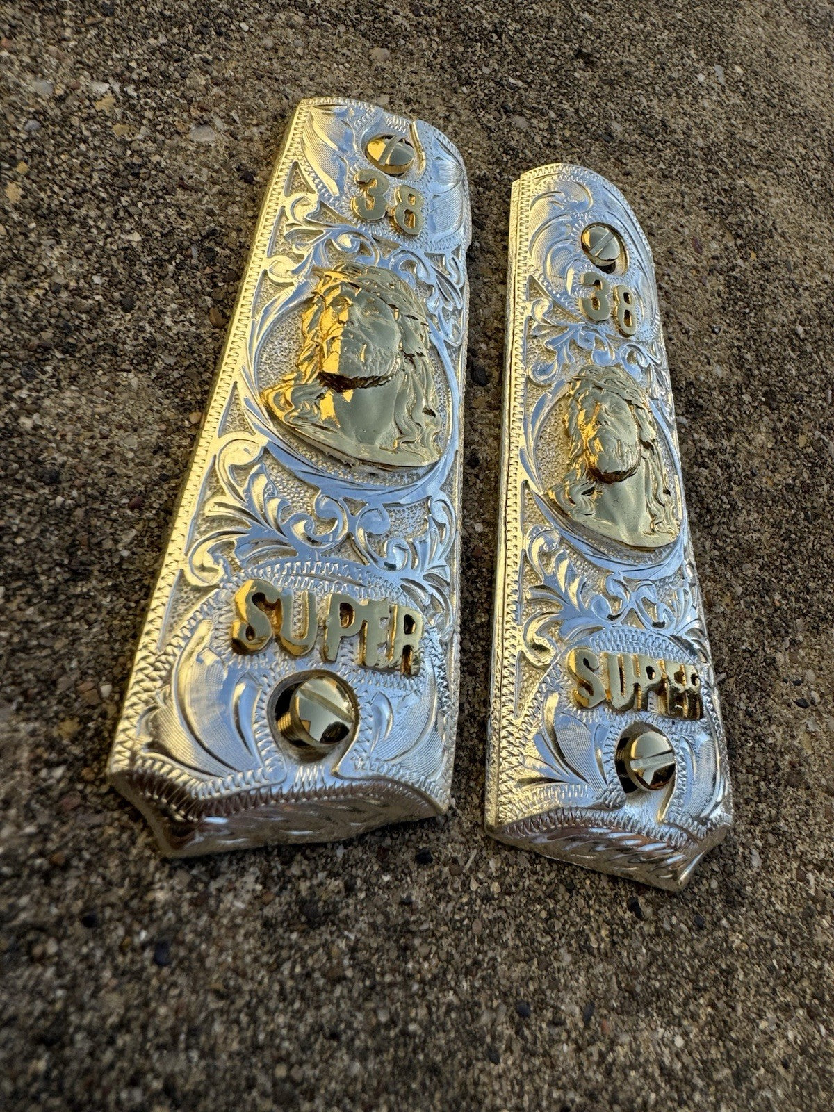 1911 45 38 Super Full Size Jesus Gold Gun Pistol Grip Cachas & 24K Screws