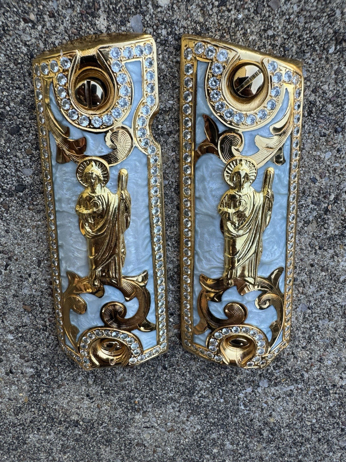 1911 ZIRCONIA 45 38 SUPER SAN JUDAS GOLD GUN PISTOL GRIP CACHAS & 24K SCREWS