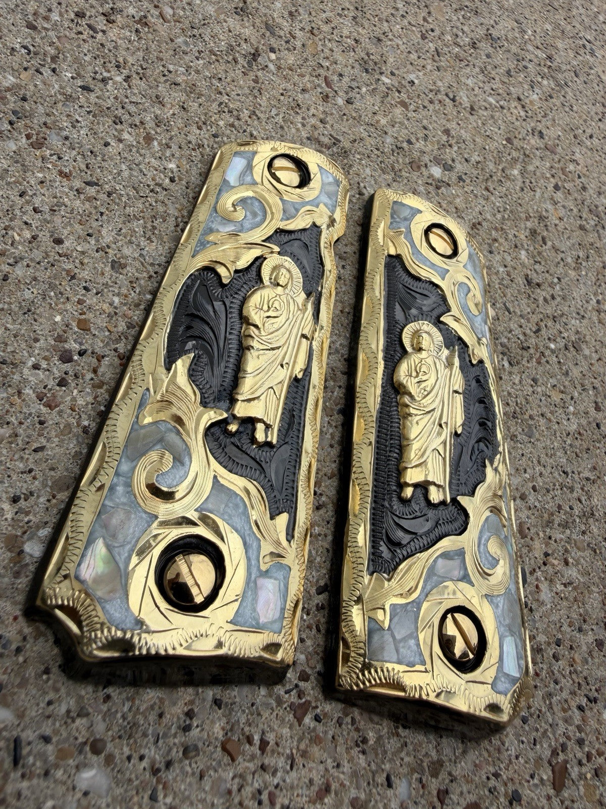 1911 45 38 Super Full Size San Judas Gold Gun Pistol Grip Cachas & 24K Screws