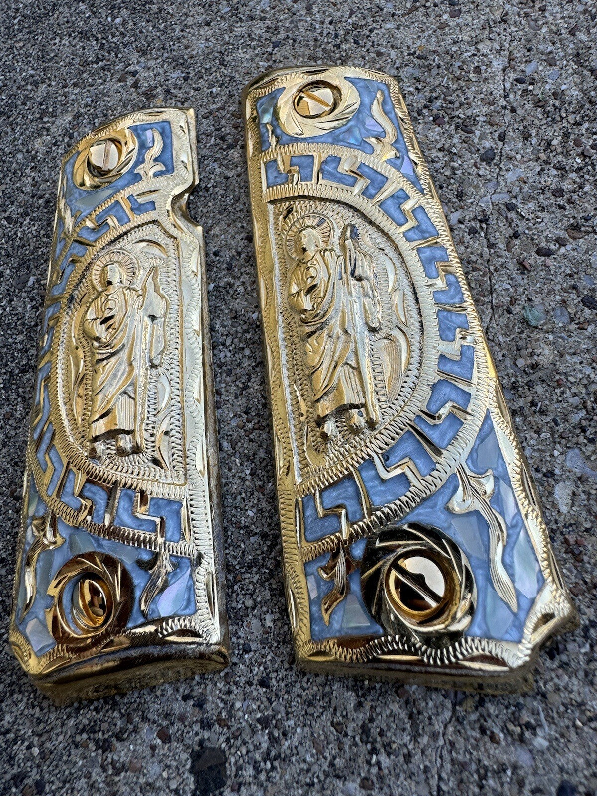 1911 45 38 SUPER SAN JUDAS GOLD GUN PISTOL GRIP CACHAS CHAPEADO & 24K SCREWS
