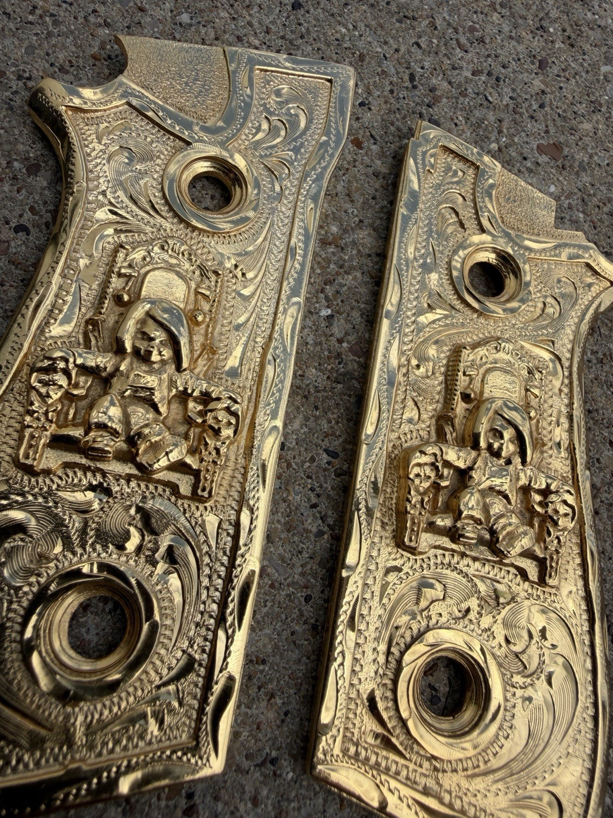 Taurus Pt92 Chucky Grips Cachas Gun Gold Plated