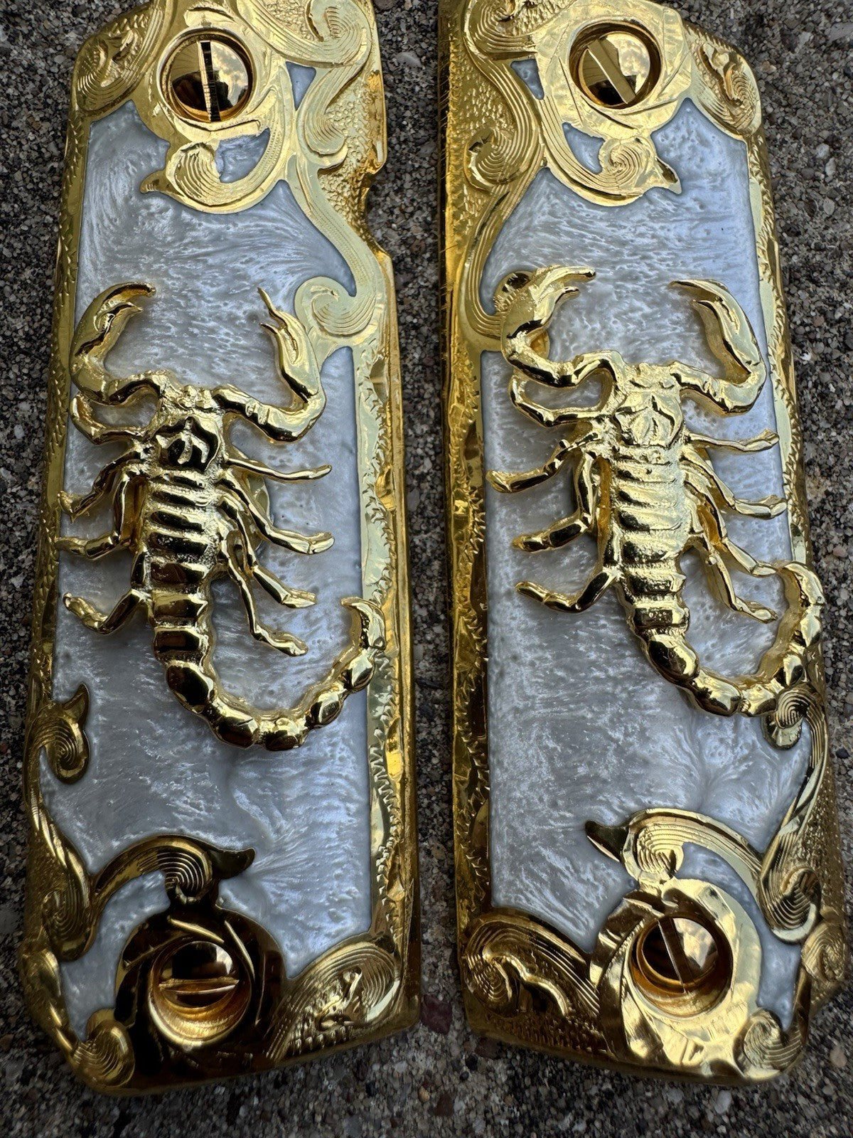 1911 45 38 Super Full Size Scorpion Gold Gun Pistol Grip Cachas & 24K Screws