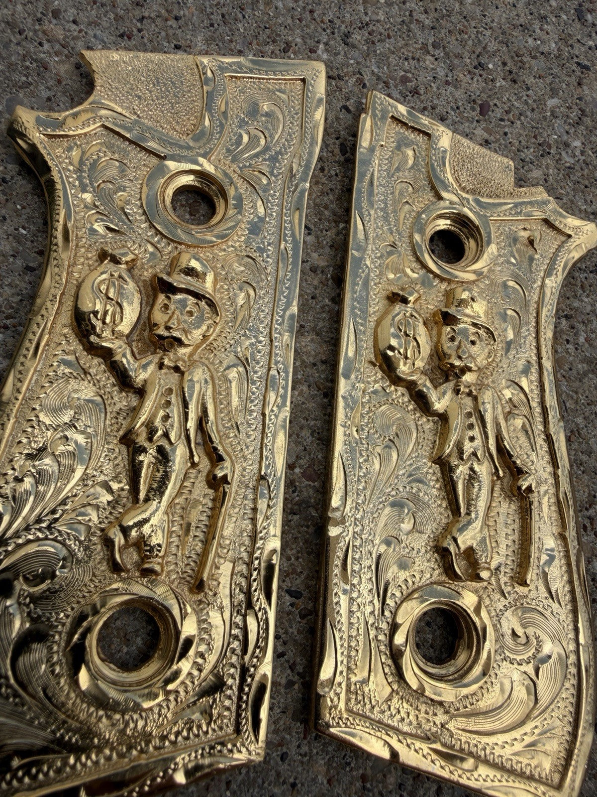 Taurus Pt92 Monopoly Grips Cachas Gun Gold Plated