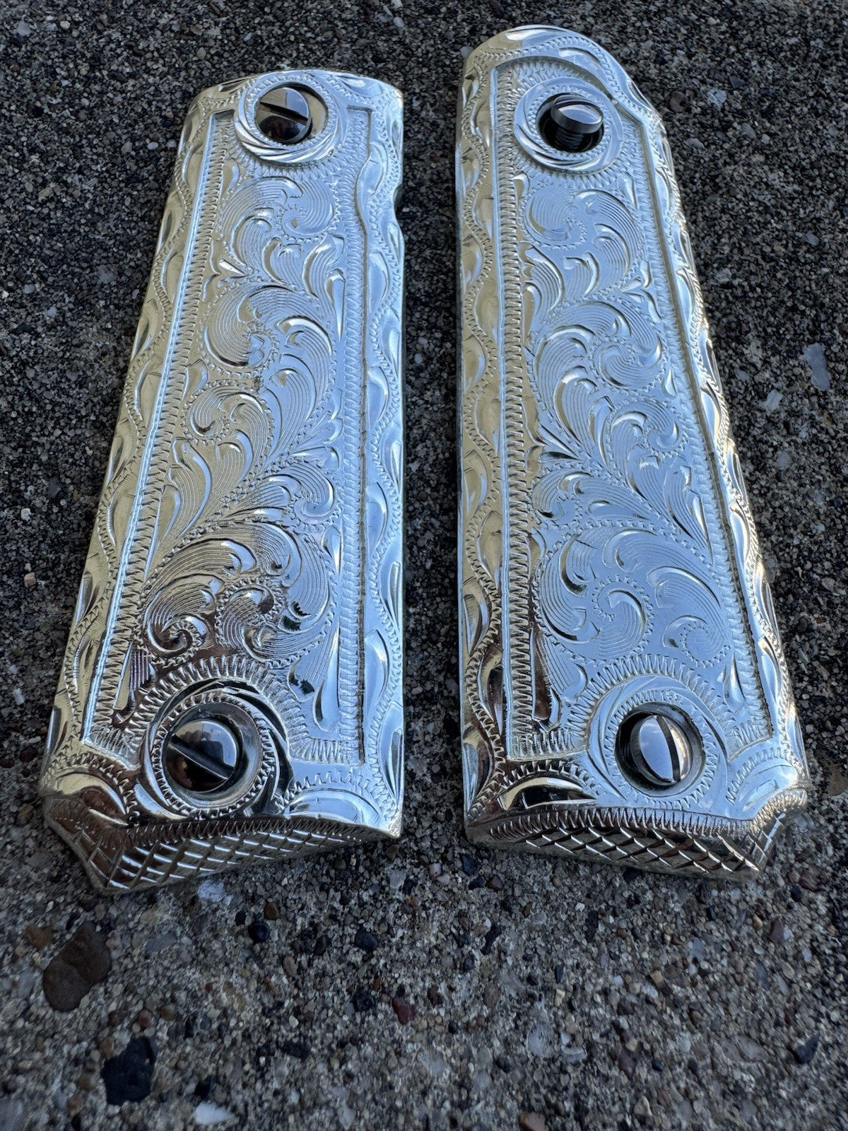 1911 45 38 Super Full Size Gun Pistol Grip Cachas & Polished Screws
