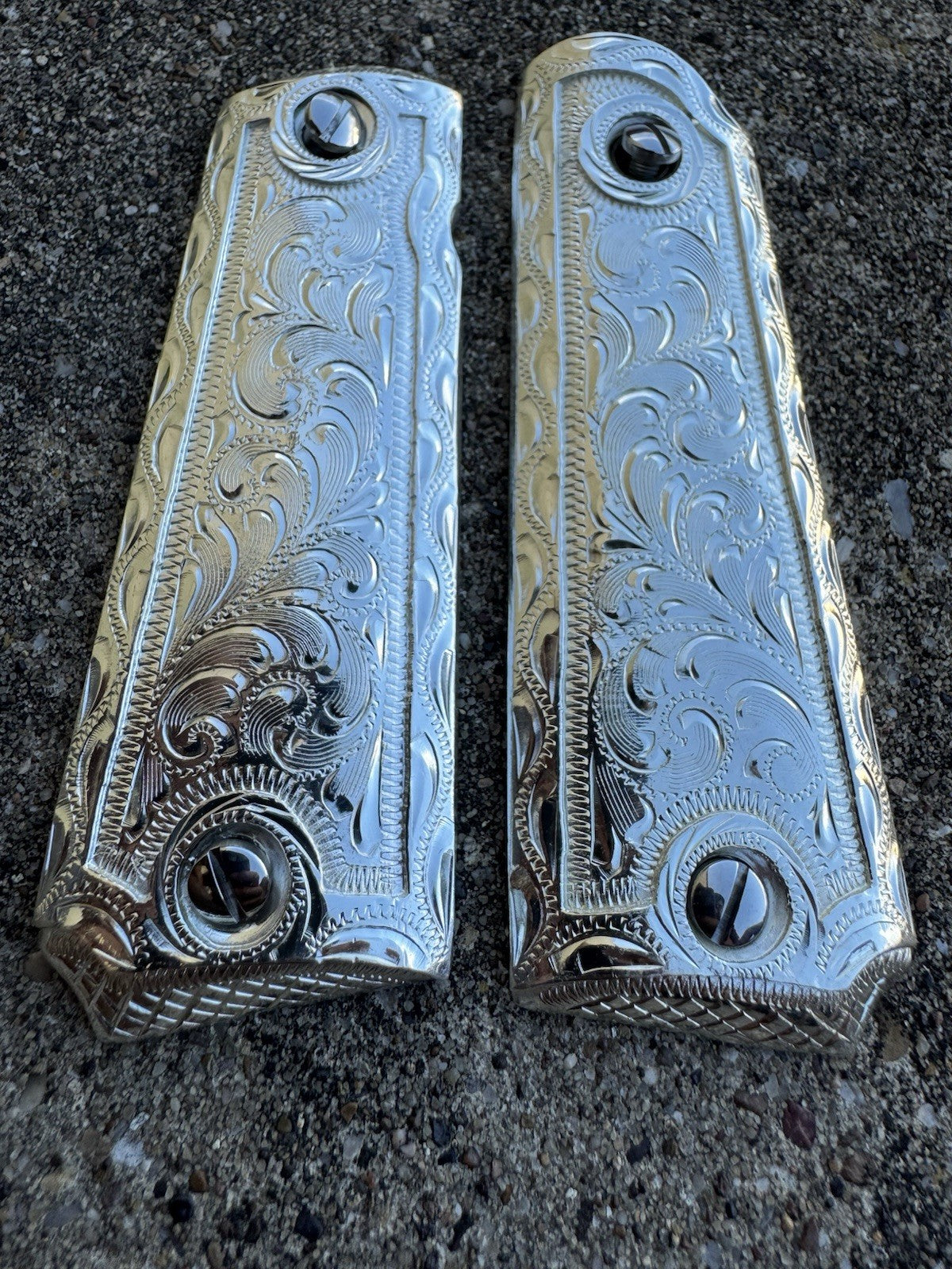 1911 45 38 Super Full Size Gun Pistol Grip Cachas & Polished Screws