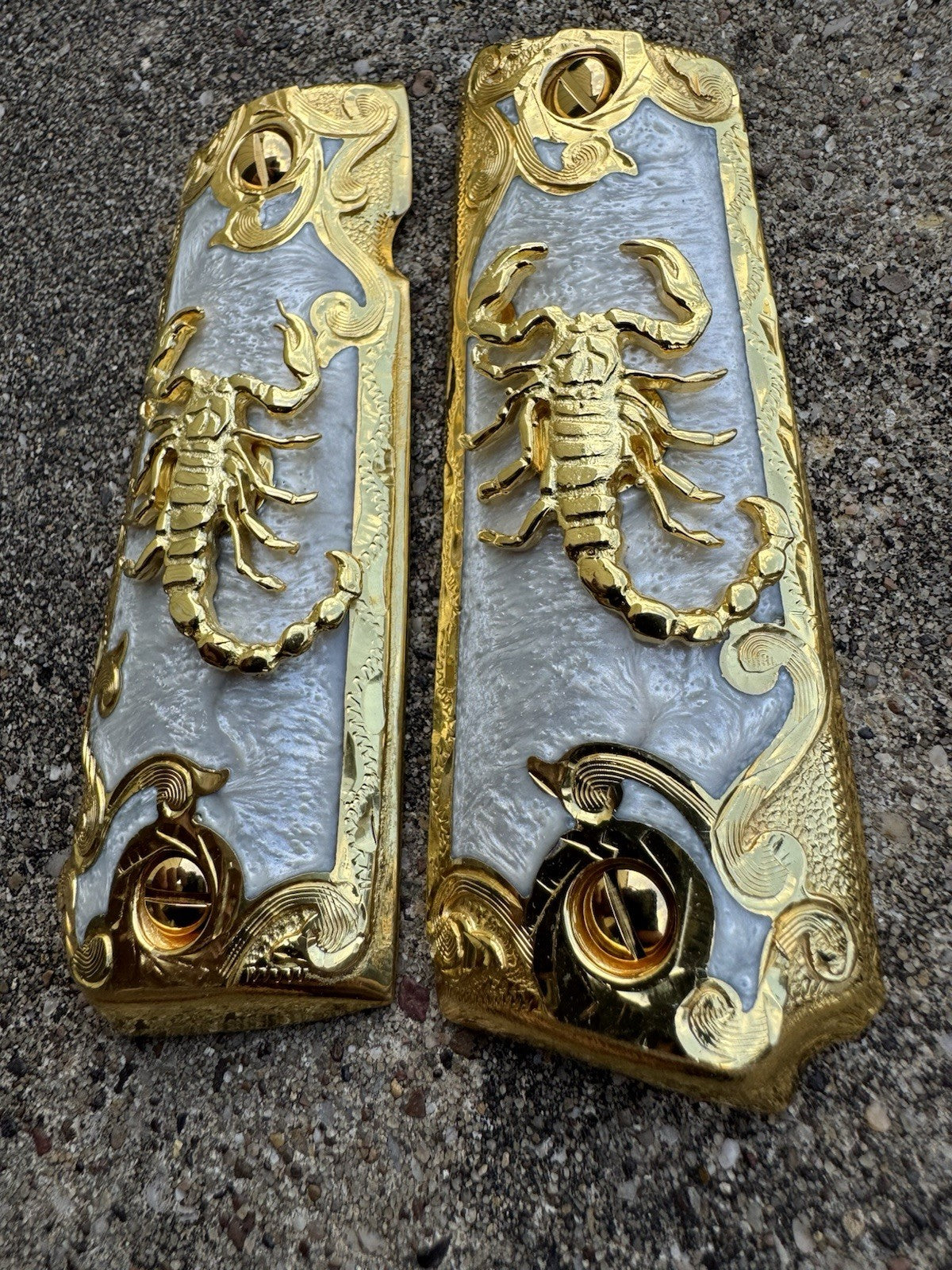 1911 45 38 Super Full Size Scorpion Gold Gun Pistol Grip Cachas & 24K Screws